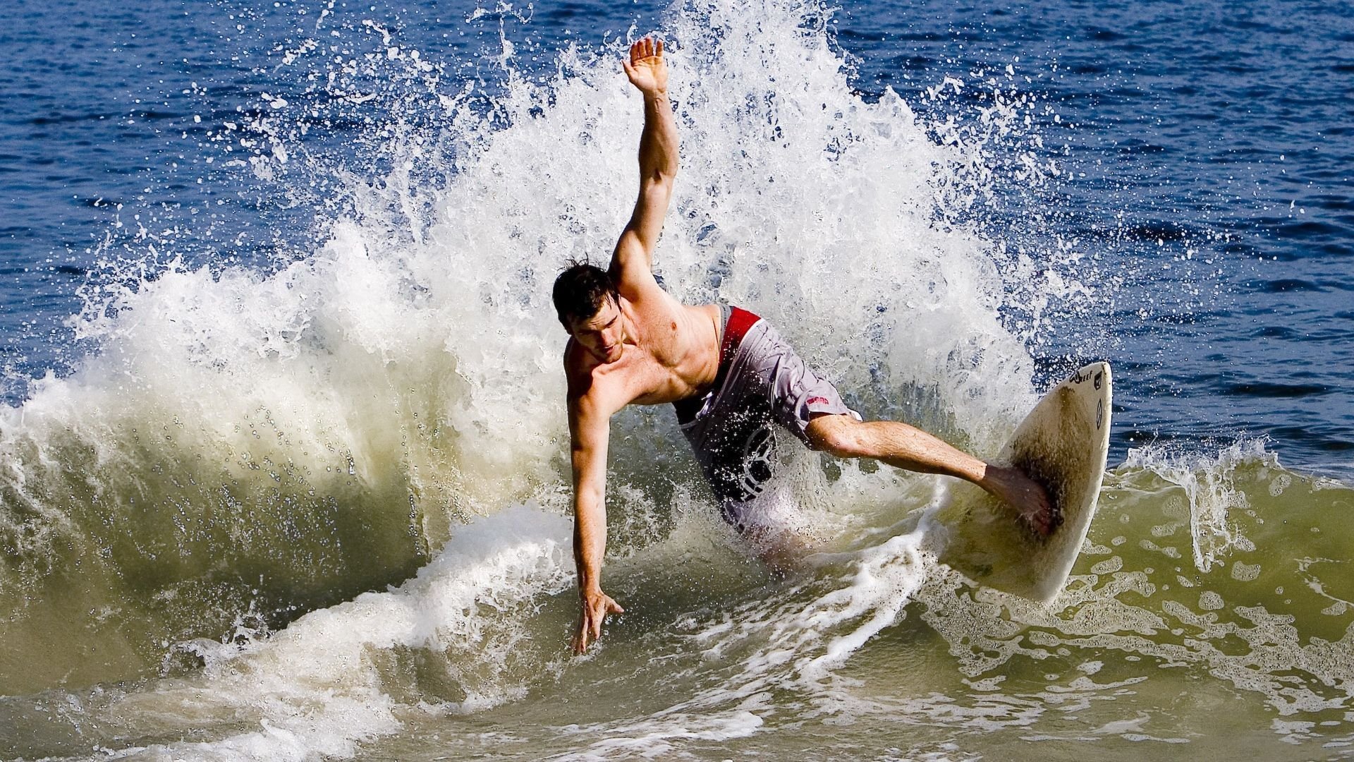 九游游戏中心官网-乔治防守表现出色成功冻结对方箭头，乔治打法