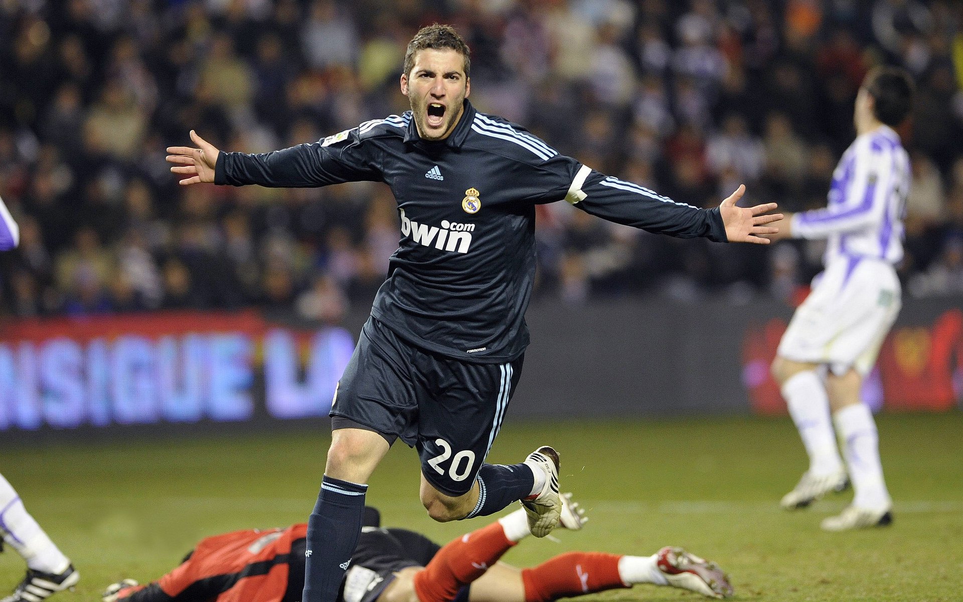 九游app官网下载-查默斯100米自由泳决赛表现超预期，查尔莫斯ncaa绝杀